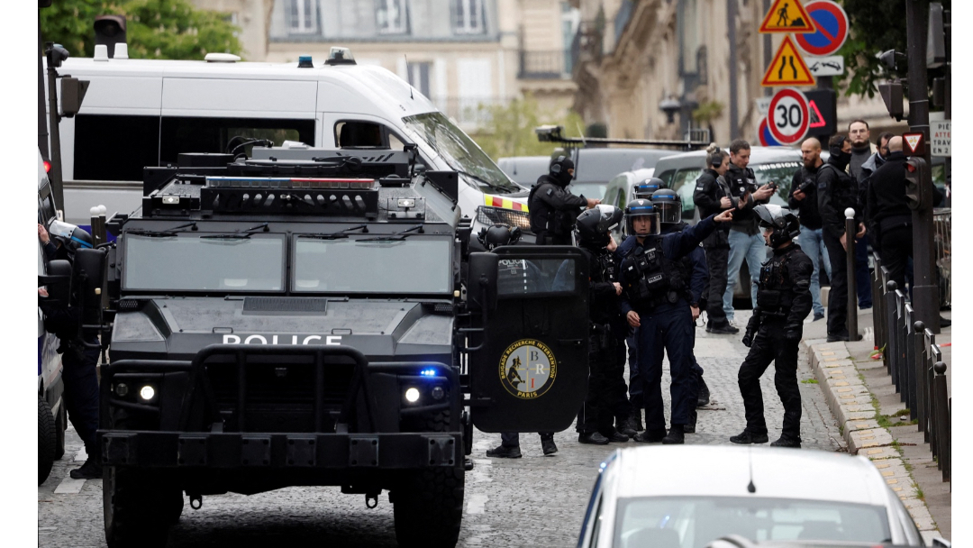 男闖伊朗駐巴黎領館威脅「自爆」　疑攜手榴彈引恐慌