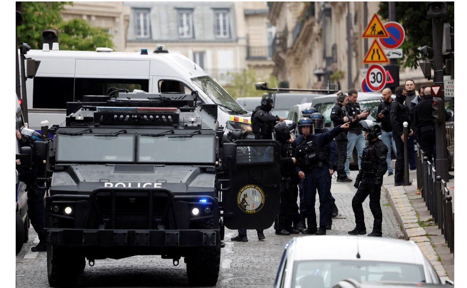 男闖伊朗駐巴黎領館威脅「自爆」　疑攜手榴彈引恐慌