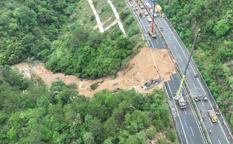 廣東高速公路坍塌已36死　23車陷落起火專家質疑施工品質
