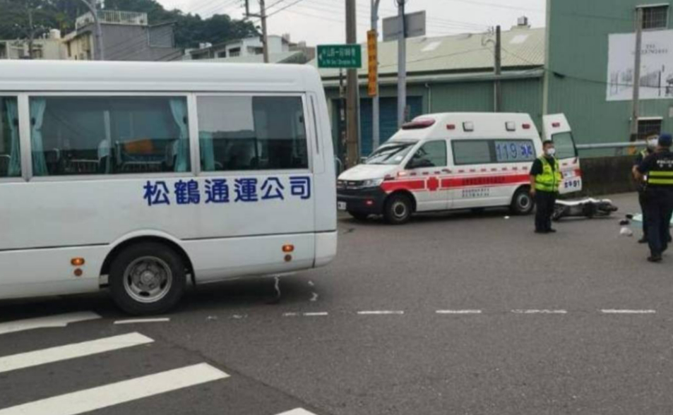 客運又撞死女騎士！台中名校校車10學生目睹「爆頭亡」嚇傻