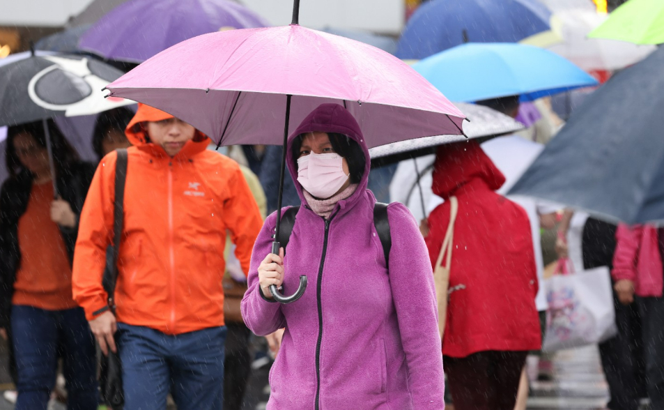 周末北部濕涼降溫5℃ 下周恐有「秋颱共伴效應」