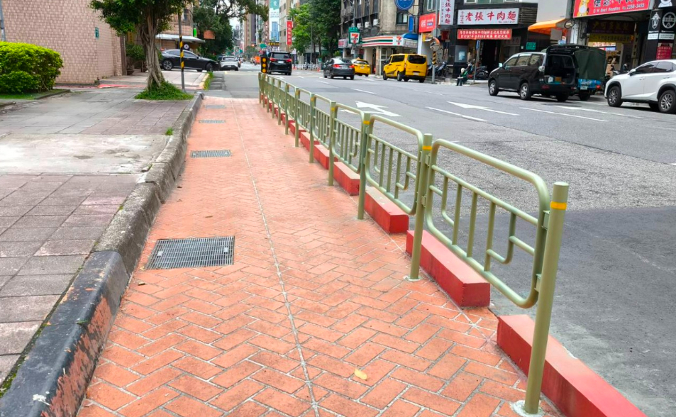 【深度報導】防護不足車輛頻衝人行道　步步驚心行人安全靠運氣？