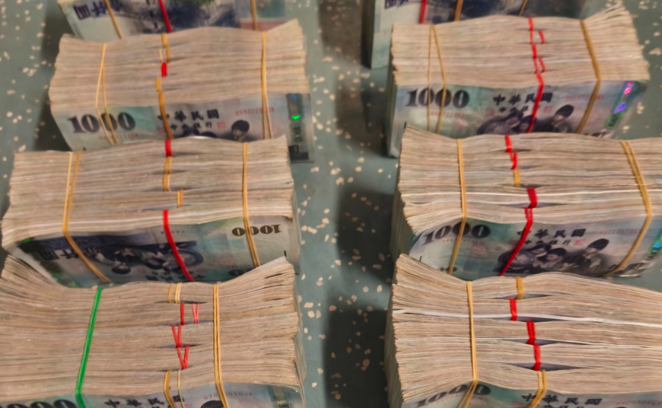 區間車上拾獲400萬元現金　失主是越南移工！老闆驚：不知道他有那麼多錢
