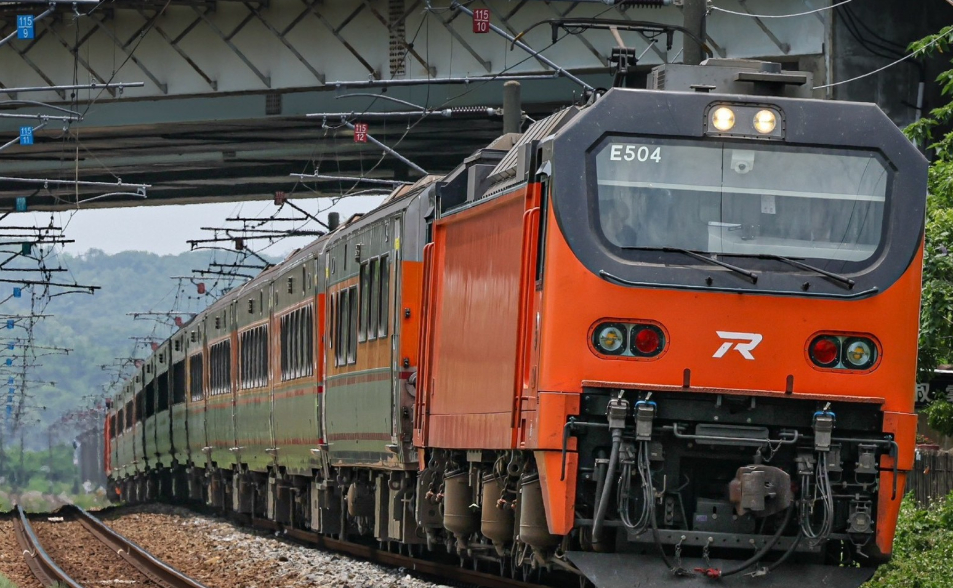 莒光號誤點8分鐘　竟是司機員稱「不會開E500型」！台鐵急調度接班