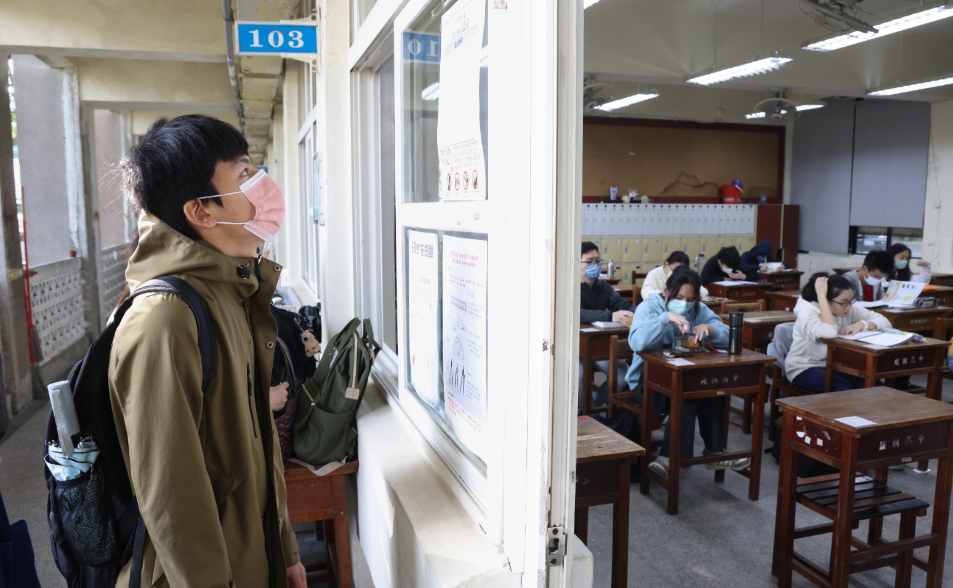 【深度報導】挺過6年錢坑、造假爭議　學習歷程如今重要嗎