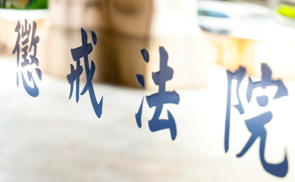 襲胸、碰臀、摸手！名檢性騷4女還傳「奴才知錯」成鐵證    