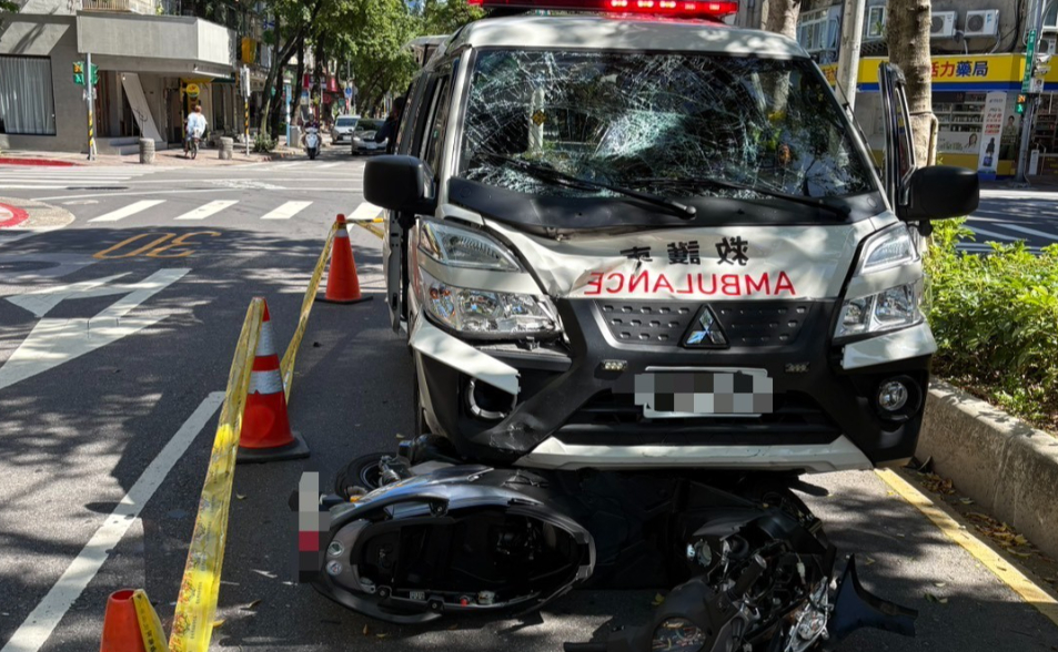 北市救護車駕駛無照上路　驚悚撞擊影片...騎士卡車底亡