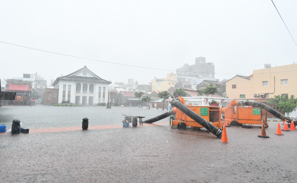 淹水慘況直擊！彰化撐住　一圖曝「恐怖累積雨量」：可能需支援救災
