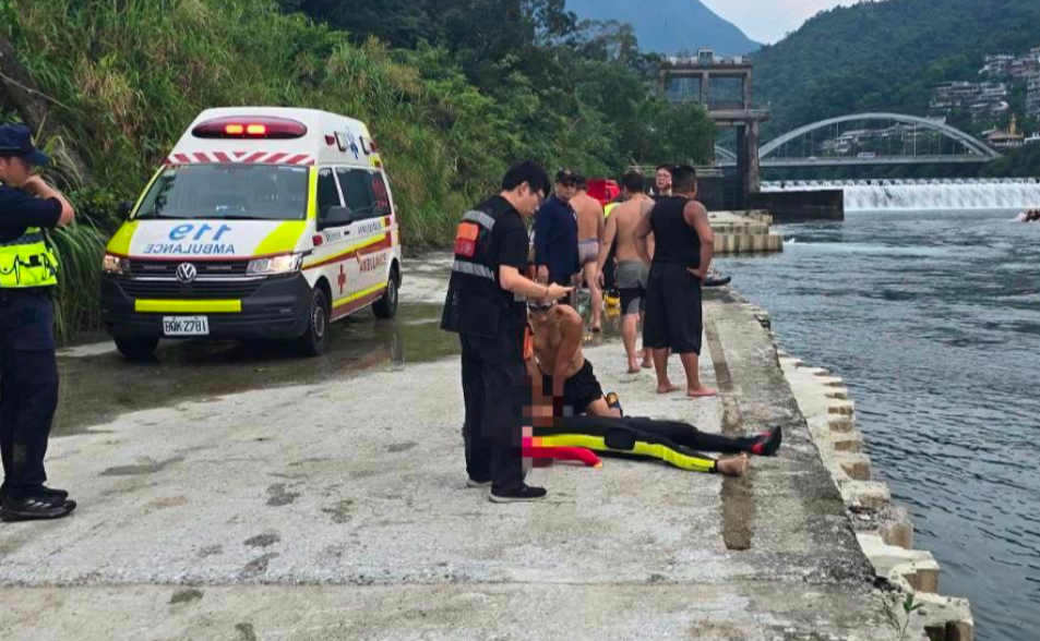 新北搜溺翻船3警、義消最新搶救後病況　侯友宜抵醫院拜託1件事