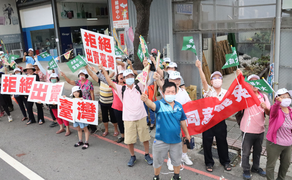 藍台中晚會喊「再愛我一次」　罷團300騎士上街怒批：愛情騙子