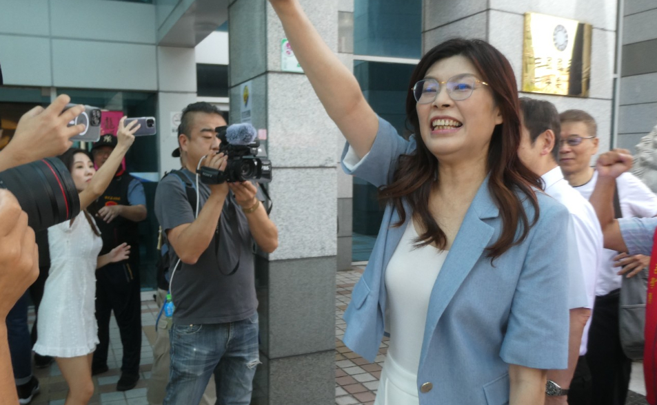 登記參選黨主席　柱系相挺鄭麗文、藍委支持羅智強、台商聲援卓伯源