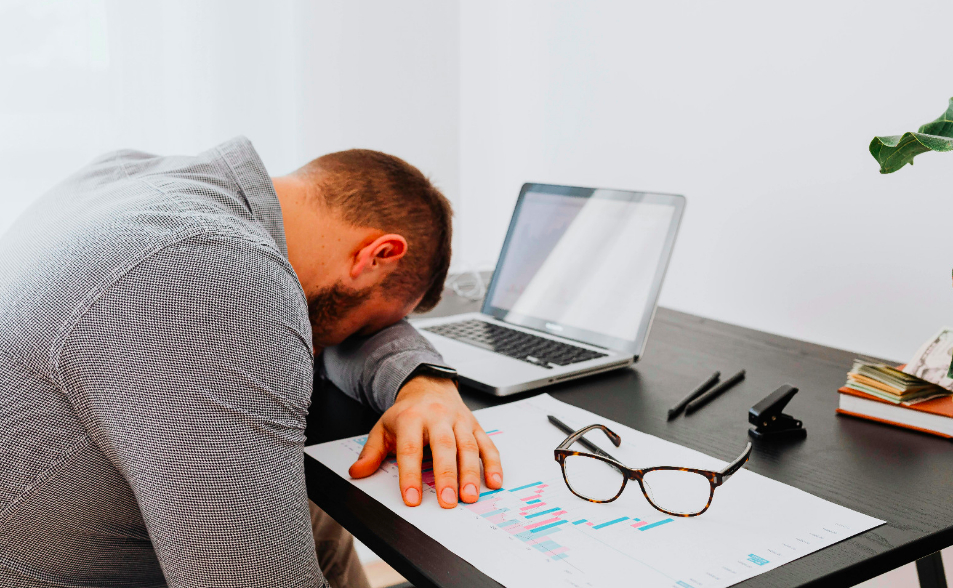 美國男性每天獨處6.6小時、15%沒朋友　大企業內部興起「男子聚會」