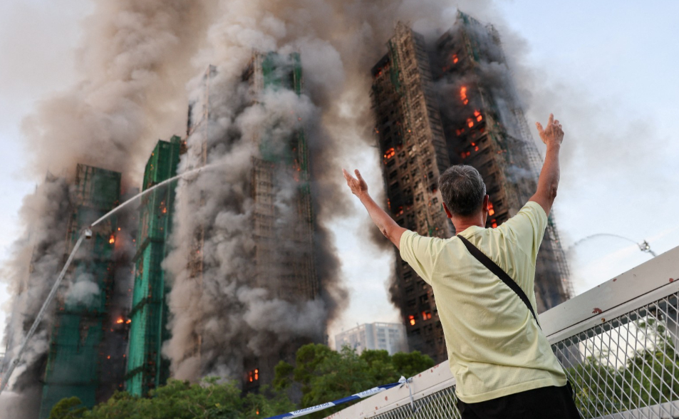 香港大火摩天樓燒成火柱　1圖看懂「5不4對策」逃生流程：別只顧找濕毛巾