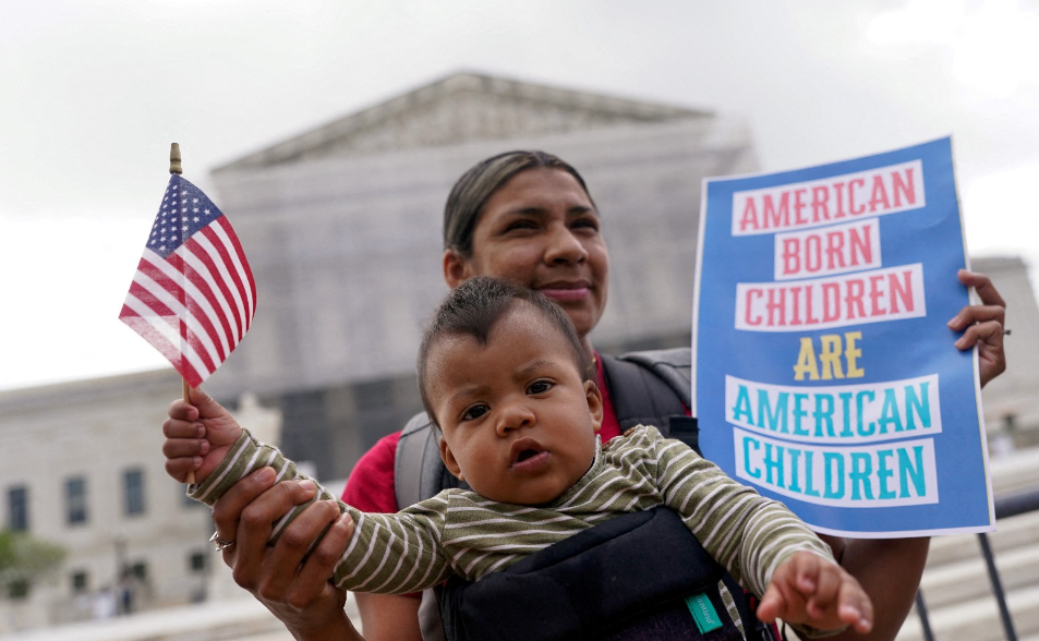 「美寶」恐當不成公民？川普限縮「出生公民權」命令　最高法院將審理