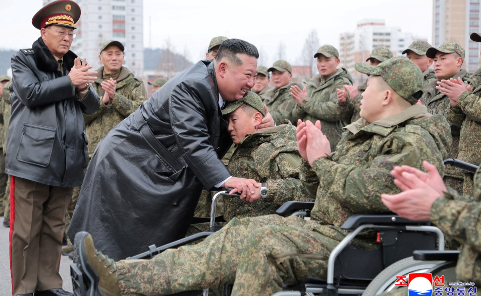 不只派兵援俄攻烏　金正恩證實北韓派工兵助俄掃雷