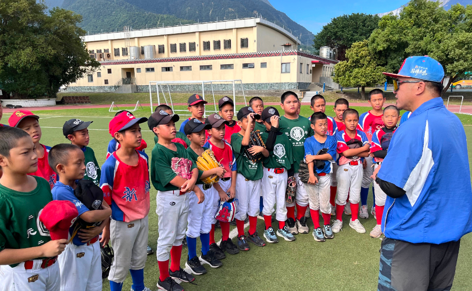 【專訪】教棒球、課輔供吃住…練習曲書店深耕花蓮10年「人留下才有希望」