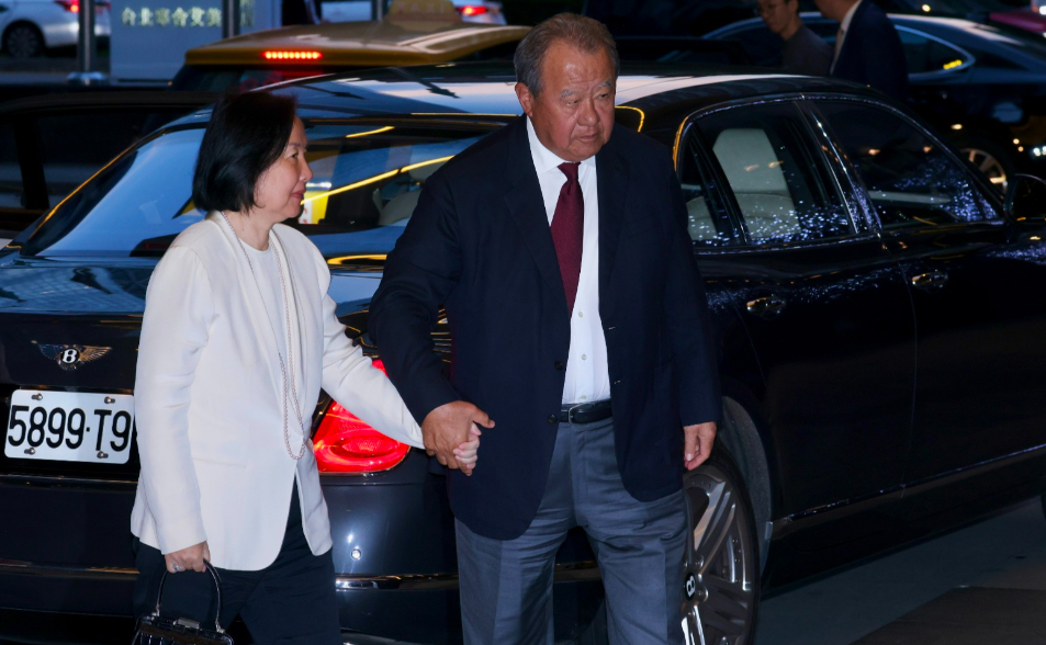 台玻總裁林伯實涉10億假交易遭起訴！不實轉讓股權　股東氣炸告發