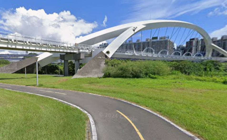 情侶倒臥新店陽光橋下動也不動 送醫男死女命危