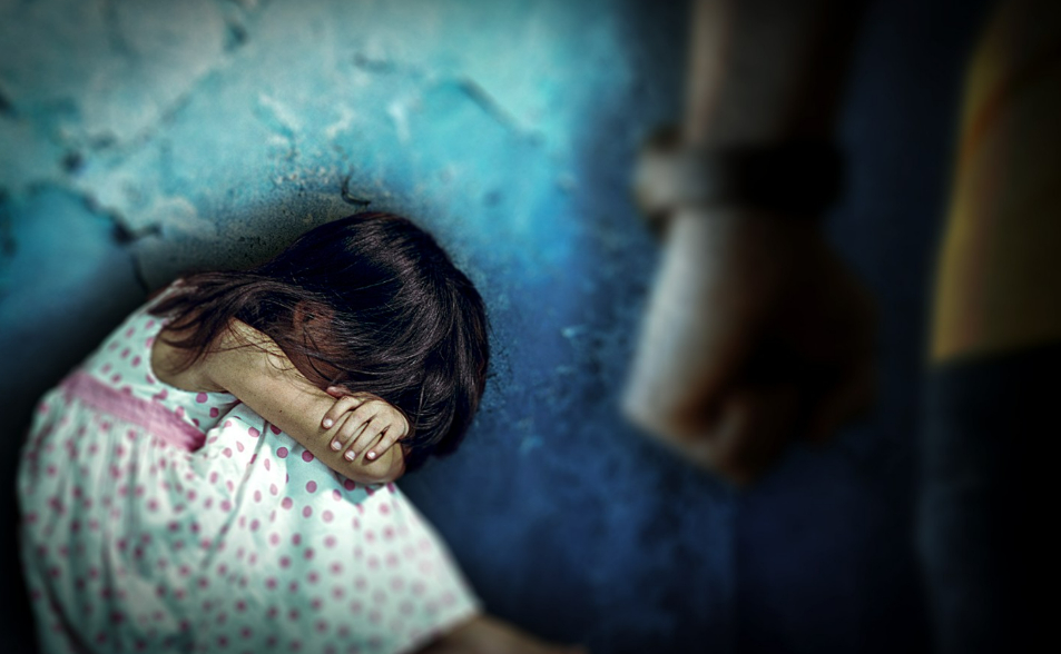 兩度通報沒救到！「大便在褲子」他推3歲繼子撞洗手台險死   一審重判二審竟缺席