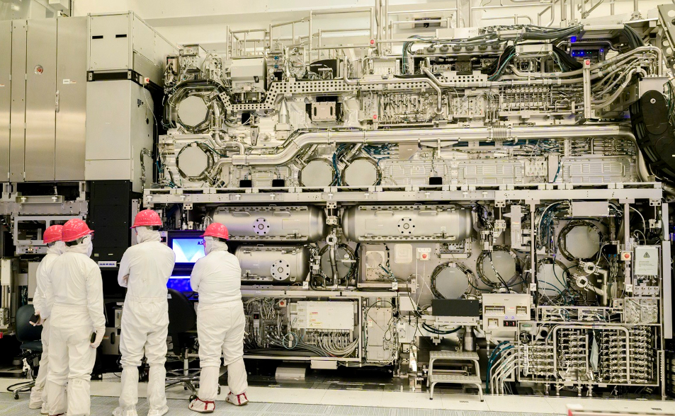 「中國版曼哈頓計畫」拼出首台EUV原型機　重金召募ASML前工程師逆向拆解