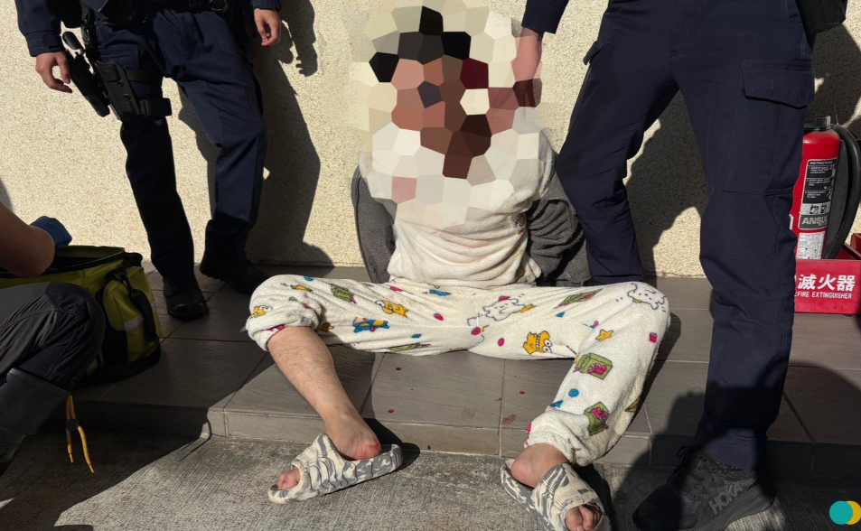 持雙刀闖加油站高喊「維護世界和平」　男子遭法院裁定收押