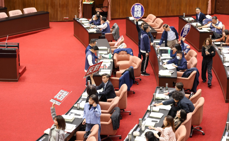 藍白聯手封殺1.25兆國防預算　最新民調：5成4民眾不樂見「比支持多23.5百分點」