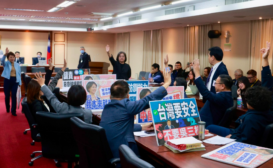 再出怪招！藍推「憲法法庭判決可公投複決」　拚週五付委審查