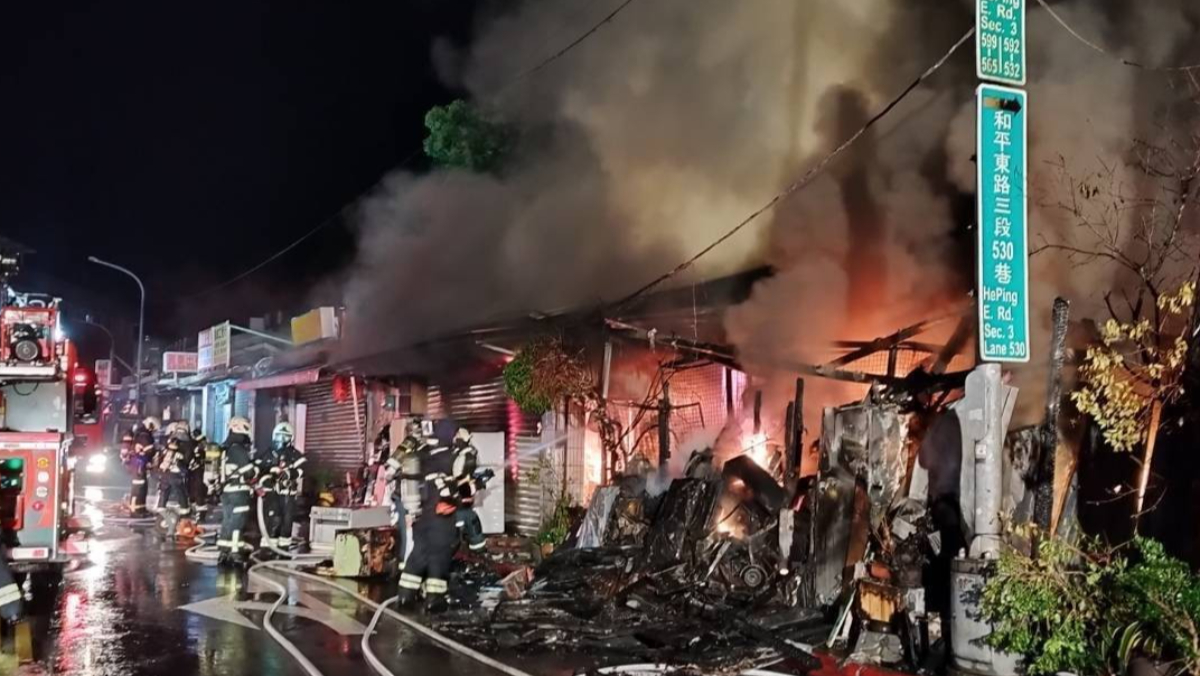 台北和平東路濃煙瀰漫　現場囤大批家電！警消急出動找肇因