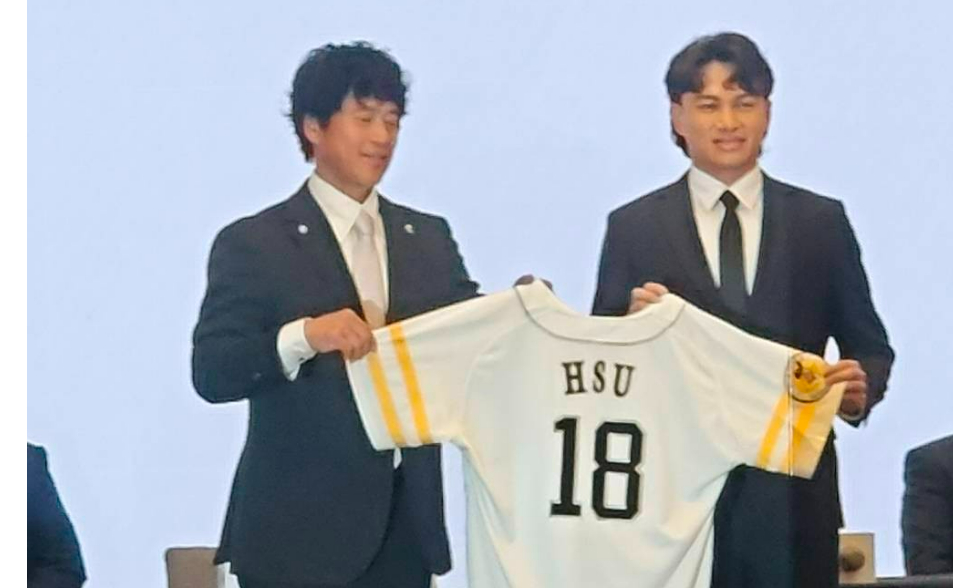 「龍之子」正式加盟軟銀鷹　徐若熙：第一年爭取先發輪值