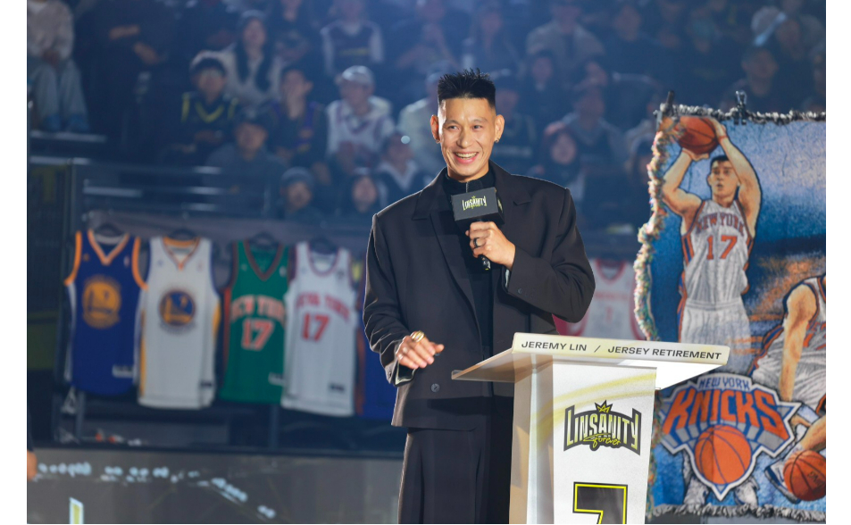 林書豪出席球衣退休儀式　從地震談到生涯3度低潮「我們都很渺小」