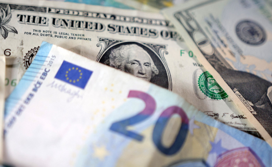 川普施壓聯準會降息　美元繳出八年最慘貶值、預期還會再貶