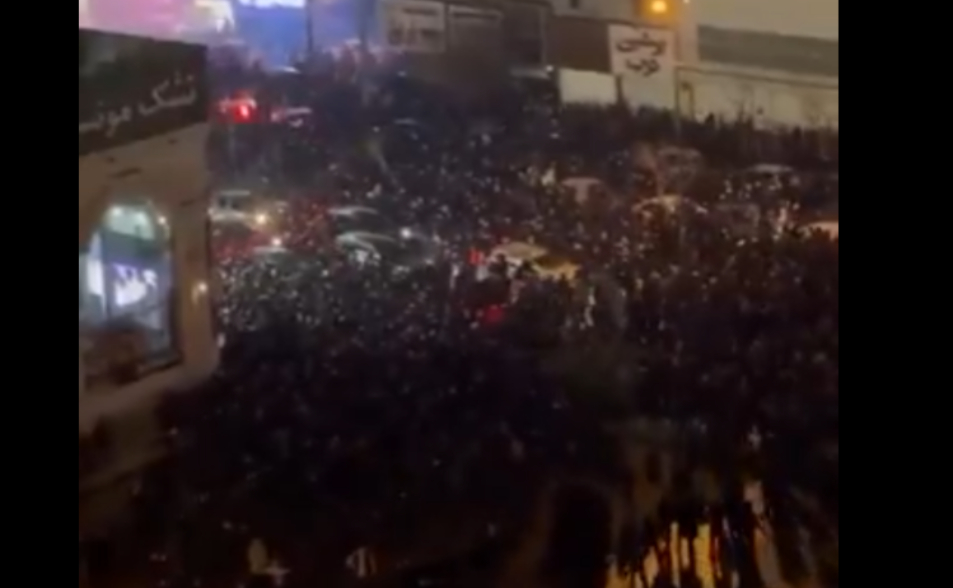 【有片】全國斷網！伊朗示威已45人喪生、2000人被捕　末代王儲籲再上街頭