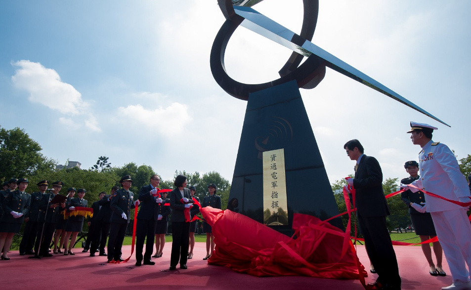 蔡英文力推的「第四軍種」沒了？通信回歸陸軍 顧立雄：資通電軍專注網路電子戰