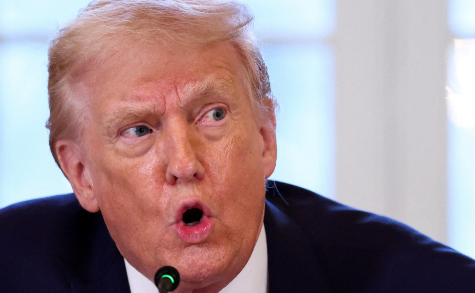 出兵伊朗前兆？白宮突發文「天佑美軍」貼川普硬拳照…披薩指數再飆