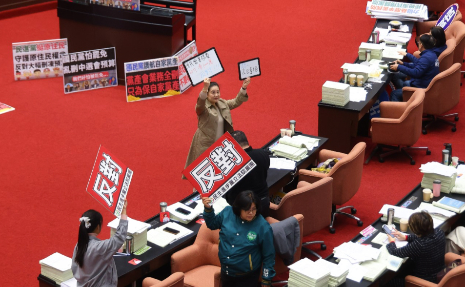 新聞切片／害到TPASS才急！審總預算不能「挑進籃子才當菜」　在野黨是懶還是壞？