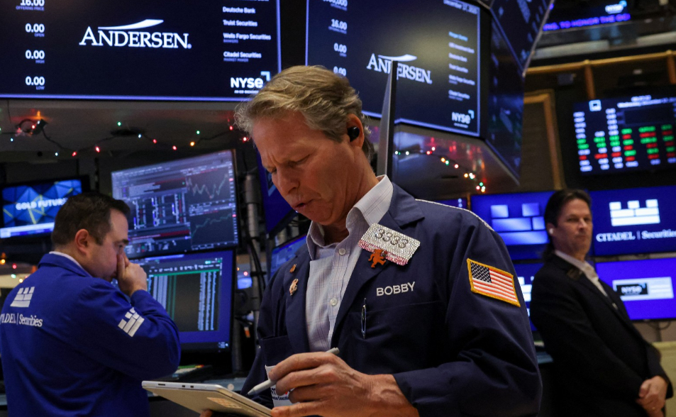 川普推信用卡限利10%　美股多收低、摩根大通財報亮眼仍遭拋售