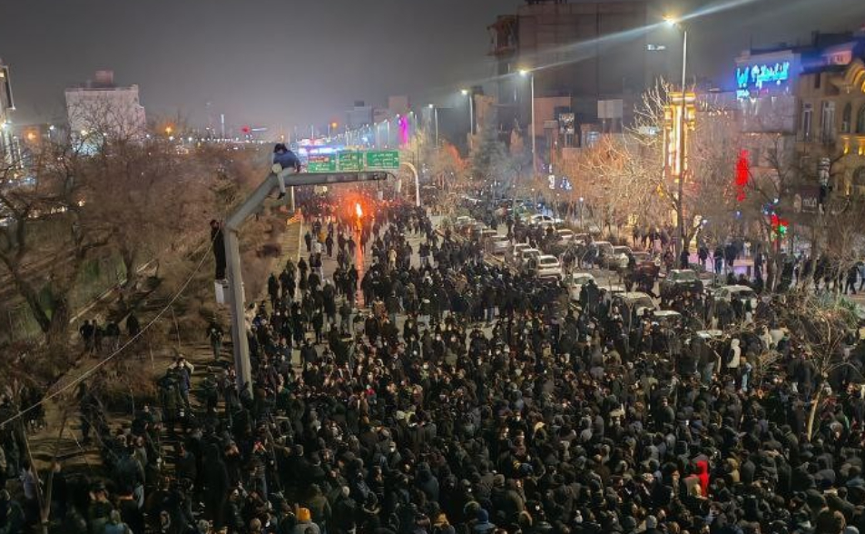 斷言伊朗政權不會立刻垮台　BBC主編拆解其中關鍵