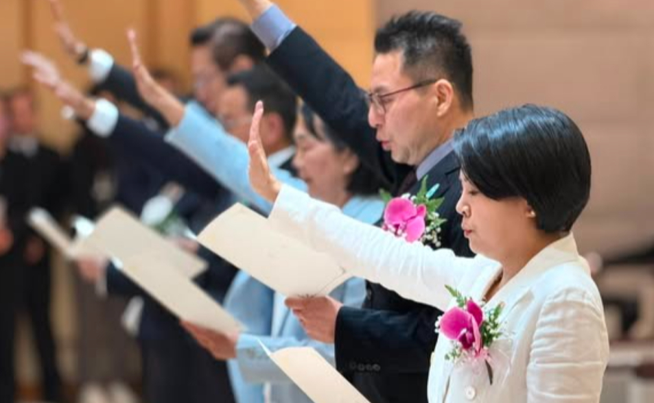 王家俊專欄：從柯文哲擁抱李貞秀到鄭麗文再喊「我是中國人」