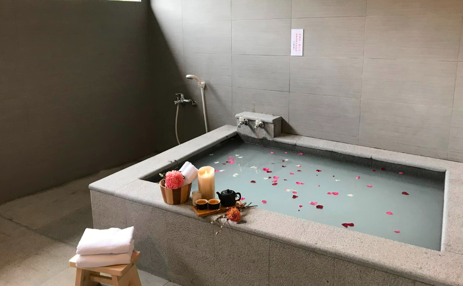 北投溫泉2死命案！女漂湯屋池內　男倒池邊沒呼吸心跳