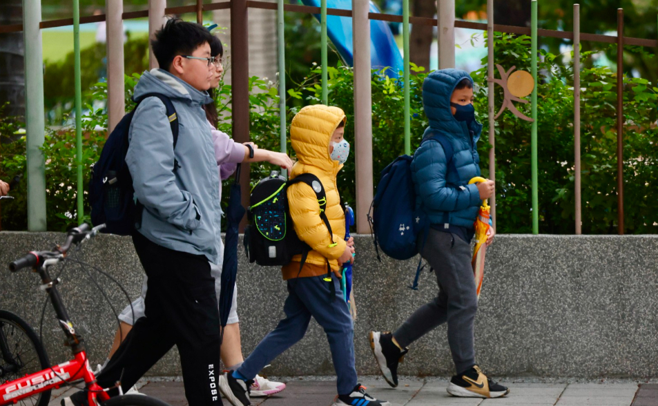 今晚再探10度！本週冷暖瞬變　週三、除夕再冷兩波