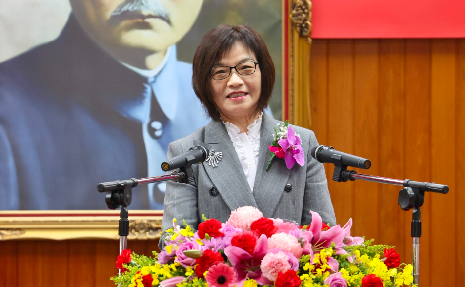 高院龍頭換新血！王梅英引黃仁勳金句談「痛苦和謙卑」   憶已故父罕見哽咽