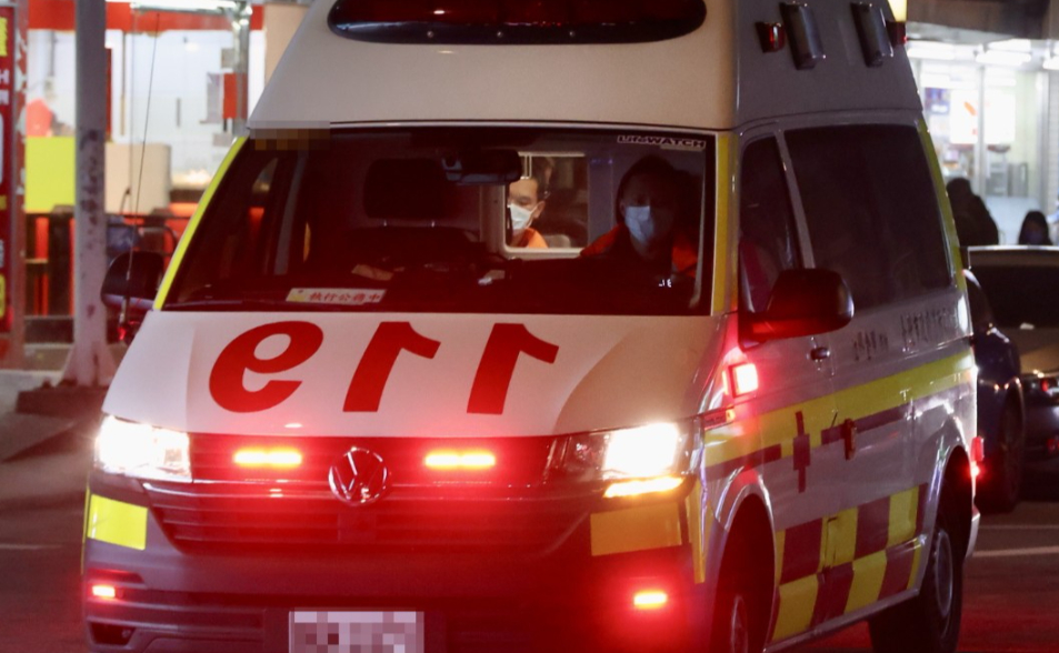 悚！宜蘭超商「持刀隨機傷人」女客頸噴血　「與母吵架」少女行兇被逮捕