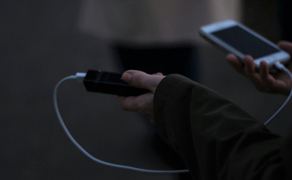 赴日注意！日本飛機擬4月起禁「機內」使用行動電源　每人限帶2個