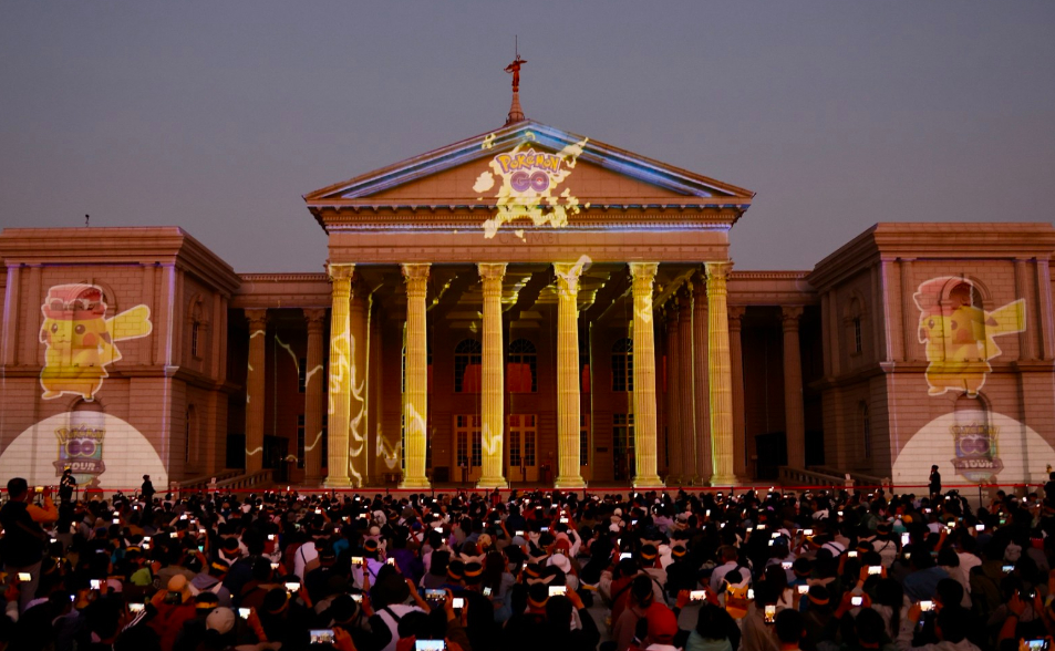 6萬人瘋抓寶！奇美博物館上演首創「超級之夜」 造型皮卡丘、異色蒂安希都來了