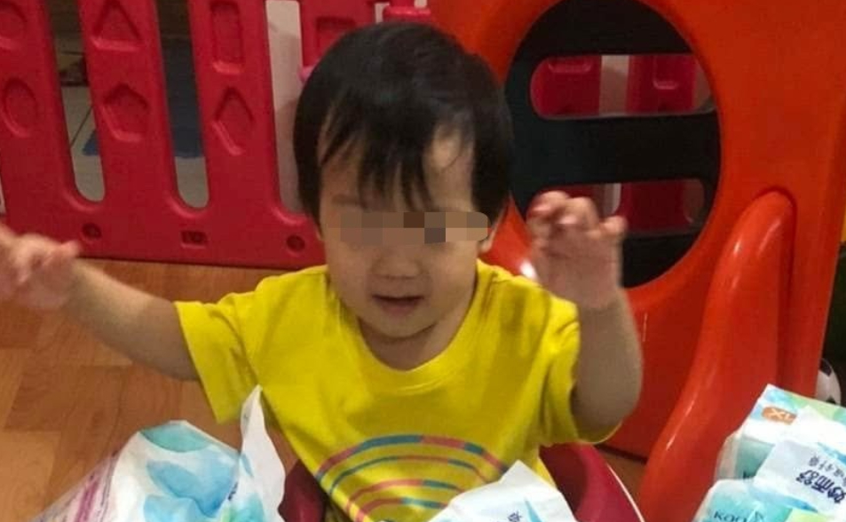 剴剴生前身影曝！看牙醫「緊牽惡保母」笑容也消失 身體被擺弄呆愣無反應