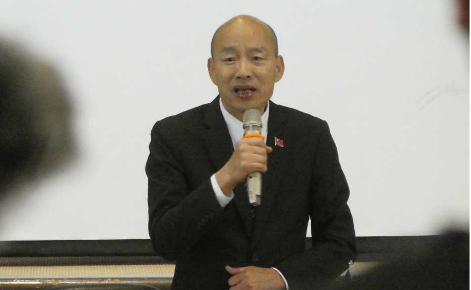 「軍購條例付委」韓國瑜說重話！  快窒息的藍營把「掩口鼻的紙」拿掉