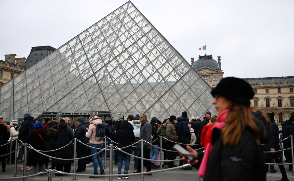 巴黎羅浮宮負面消息接二連三　館長請辭獲准