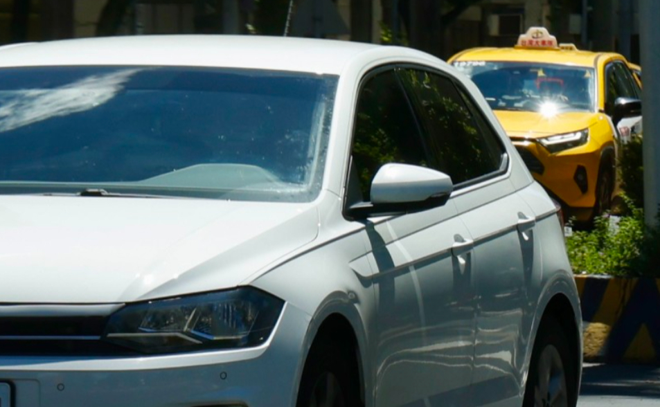 隔熱紙新制2/28上路！ 一般車、計程車透光率看這篇　違規可罰1800元