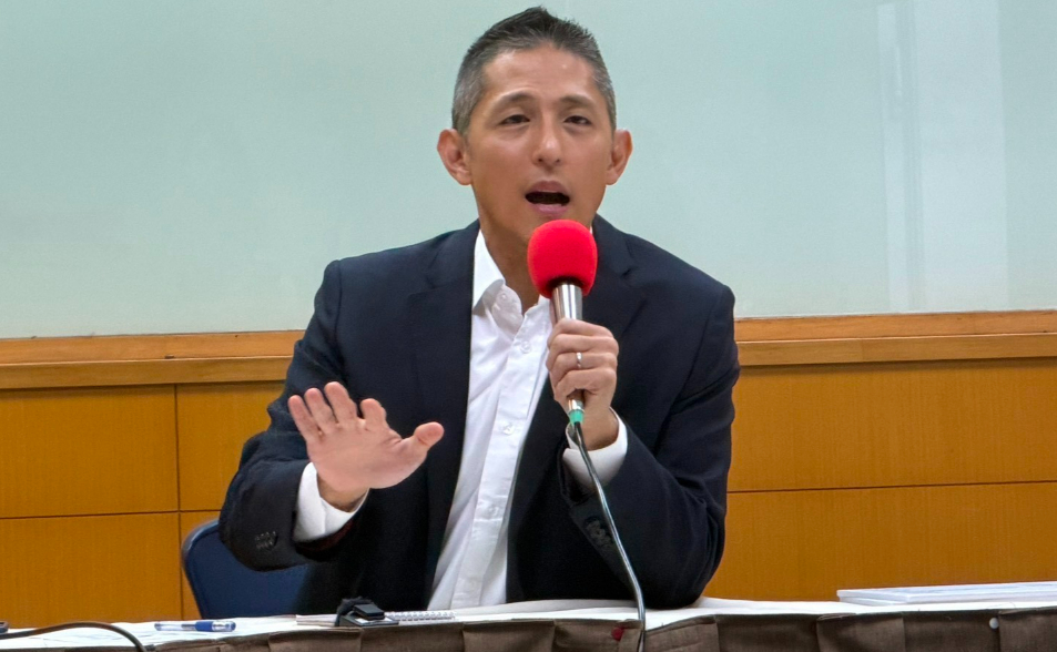 吳怡農曝：從沒看過林奐均穿露背衣服　「必須讓更多人正確理解這段歷史」