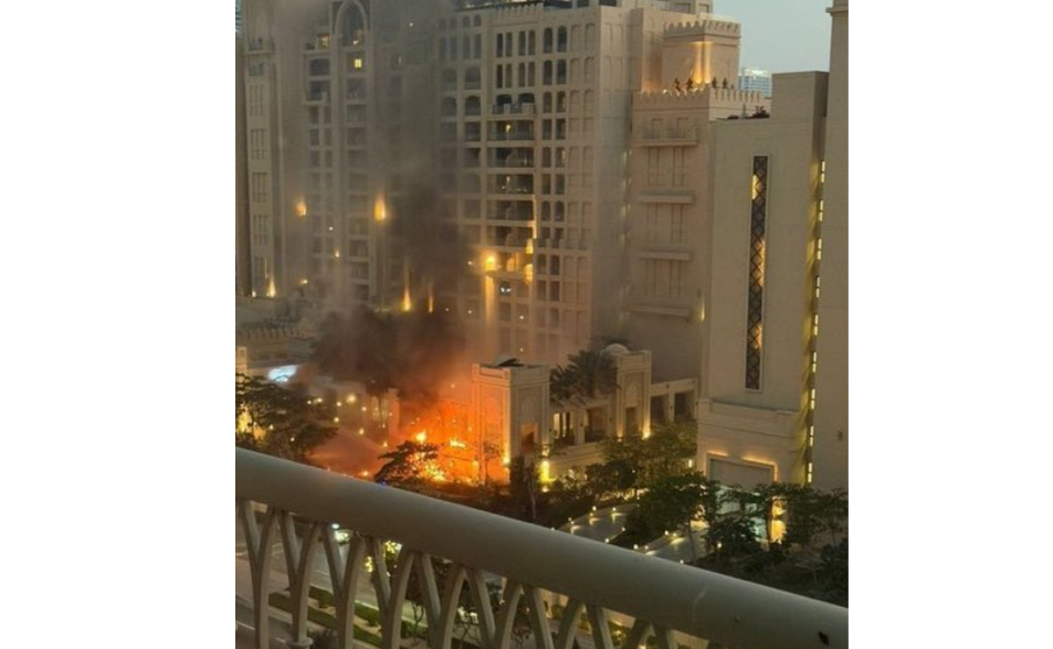 快訊有片／杜拜朱美拉棕櫚島豪華飯店遭伊朗無人機擊中　傷亡不明